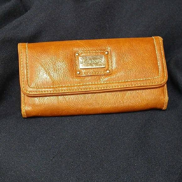 Liz Claiborne Handbags - Liz Claiborne Tan Leather Wallet